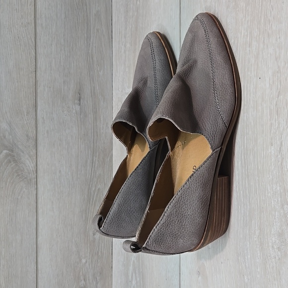 Lucky Brand Gray Women's Mahzan Slip-On Shoes The Pointed Toe Leather 8.5M - Picture 2 of 12